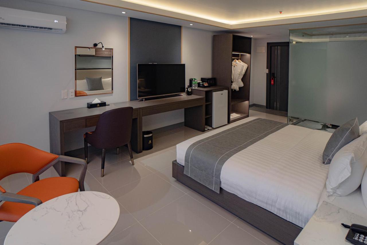 Subic Riviera Hotel And Residences Olongapo Exterior foto